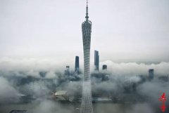广州动用无人机拍下烟雾缭绕的美景